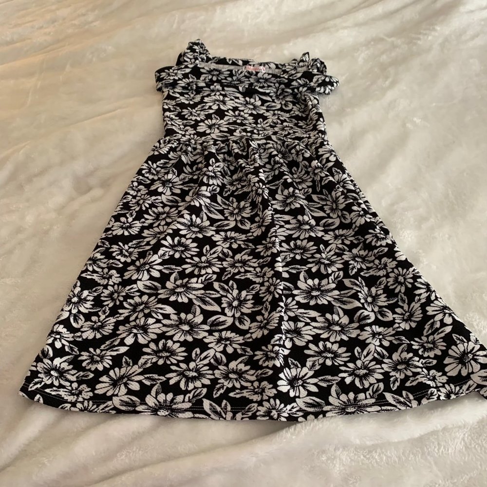 Margie girls Black and White Floral Double Off Shoulder Dress Size G/L
